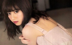 被两个男人绑着玩